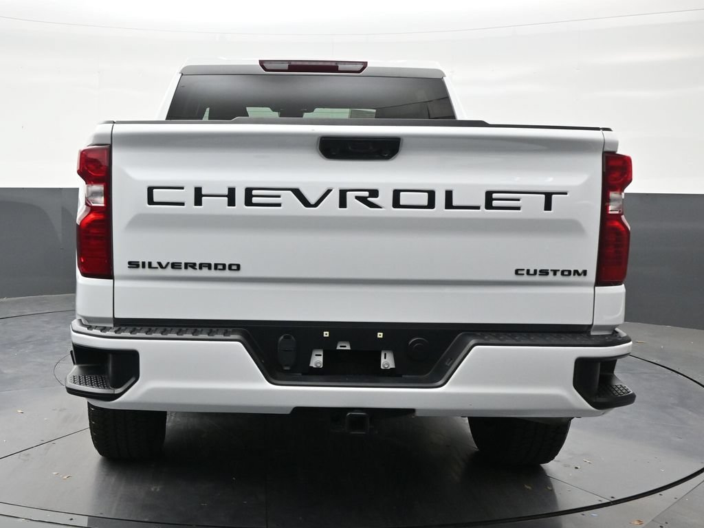 Used 2024 Chevrolet Silverado 1500 Custom w/ Turbomax Blackout Package RWD image 4