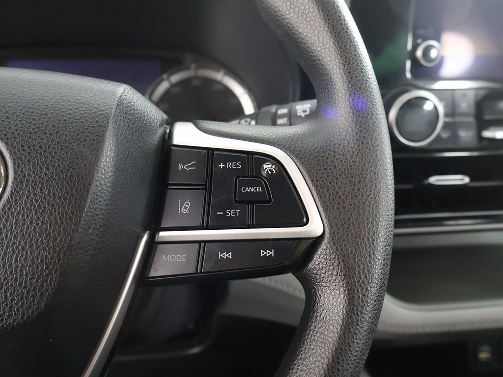 Used 2023 Toyota Highlander L AWD/4WD image 41