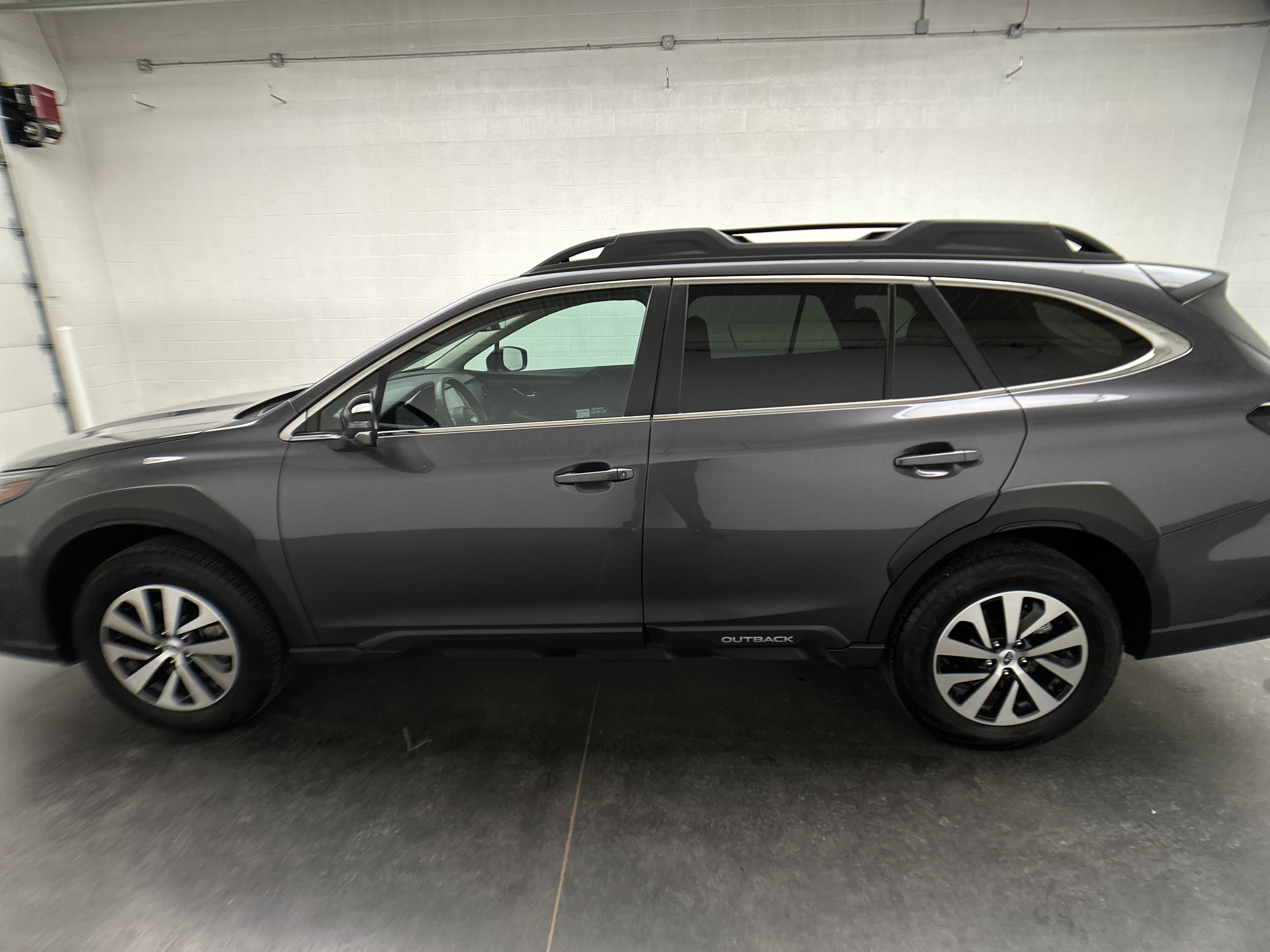 Used 2025 Subaru Outback Premium w/ Popular Package #1A image 5