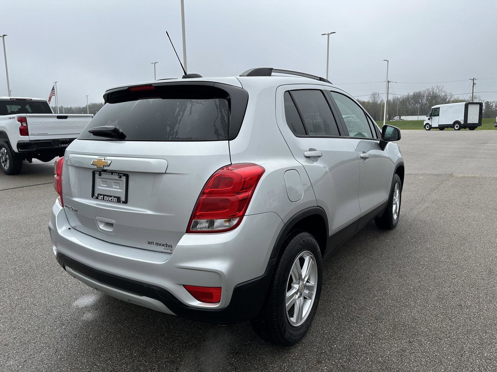 Used 2022 Chevrolet Trax LT w/ LT Convenience Package image 7