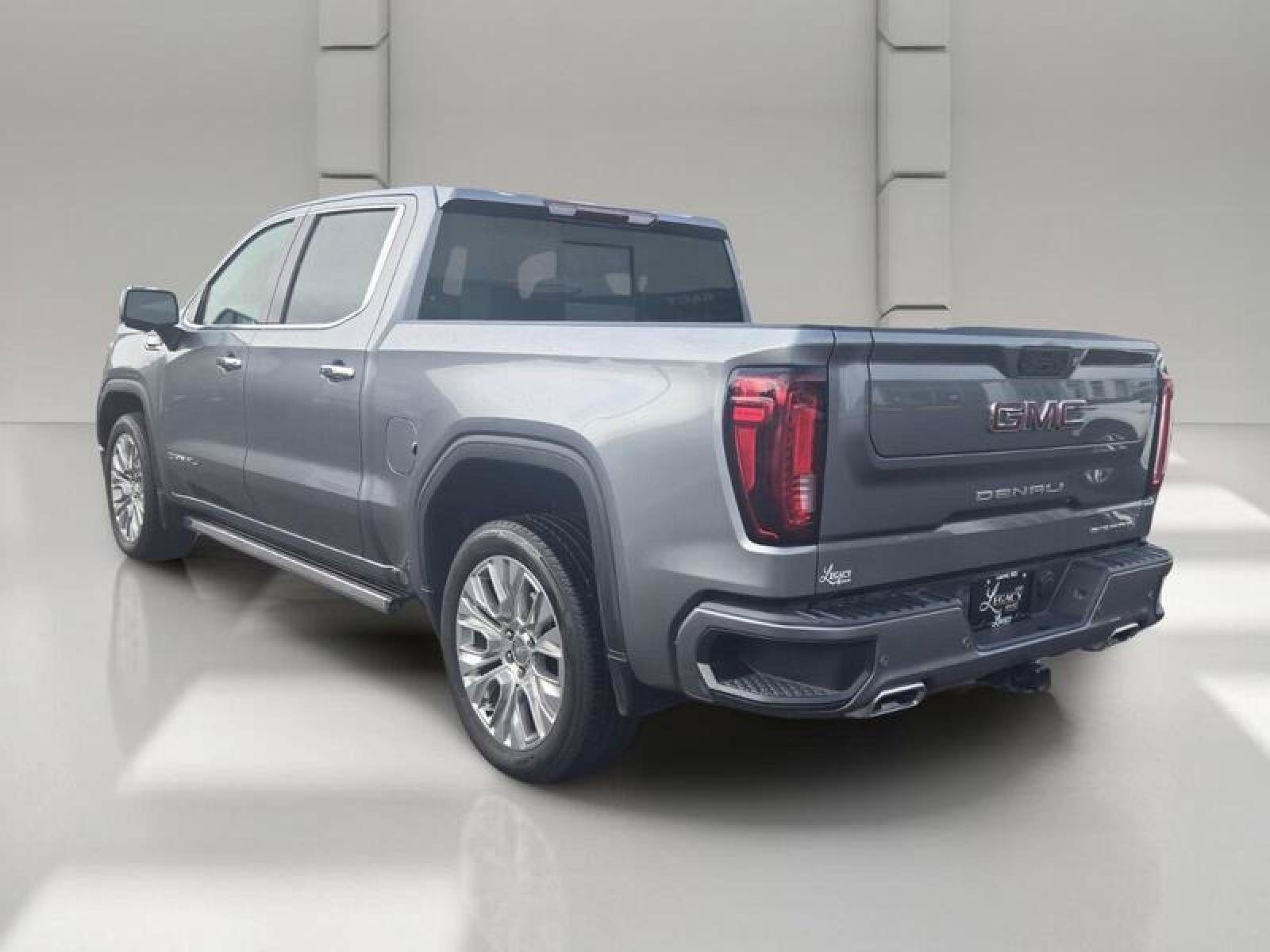 Used 2021 GMC Sierra 1500 Denali w/ Denali Premium Package RWD image 5