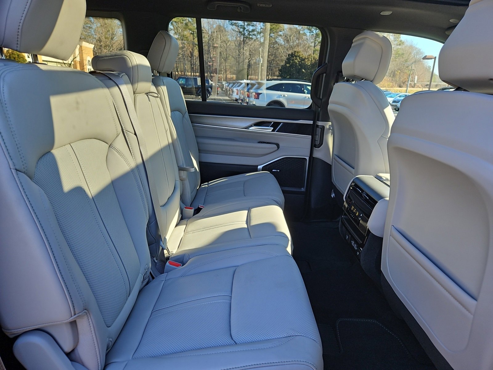 New 2025 Jeep Wagoneer 4WD w/ Premium Group I image 17