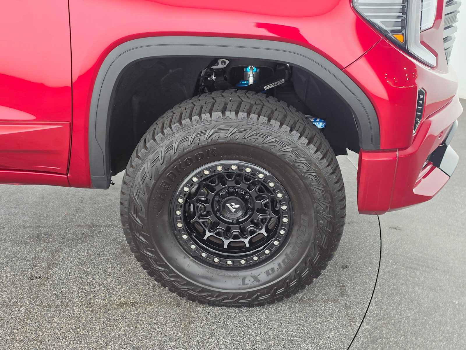 Used 2024 GMC Sierra 1500 AT4 w/ Technology Package AWD/4WD image 9