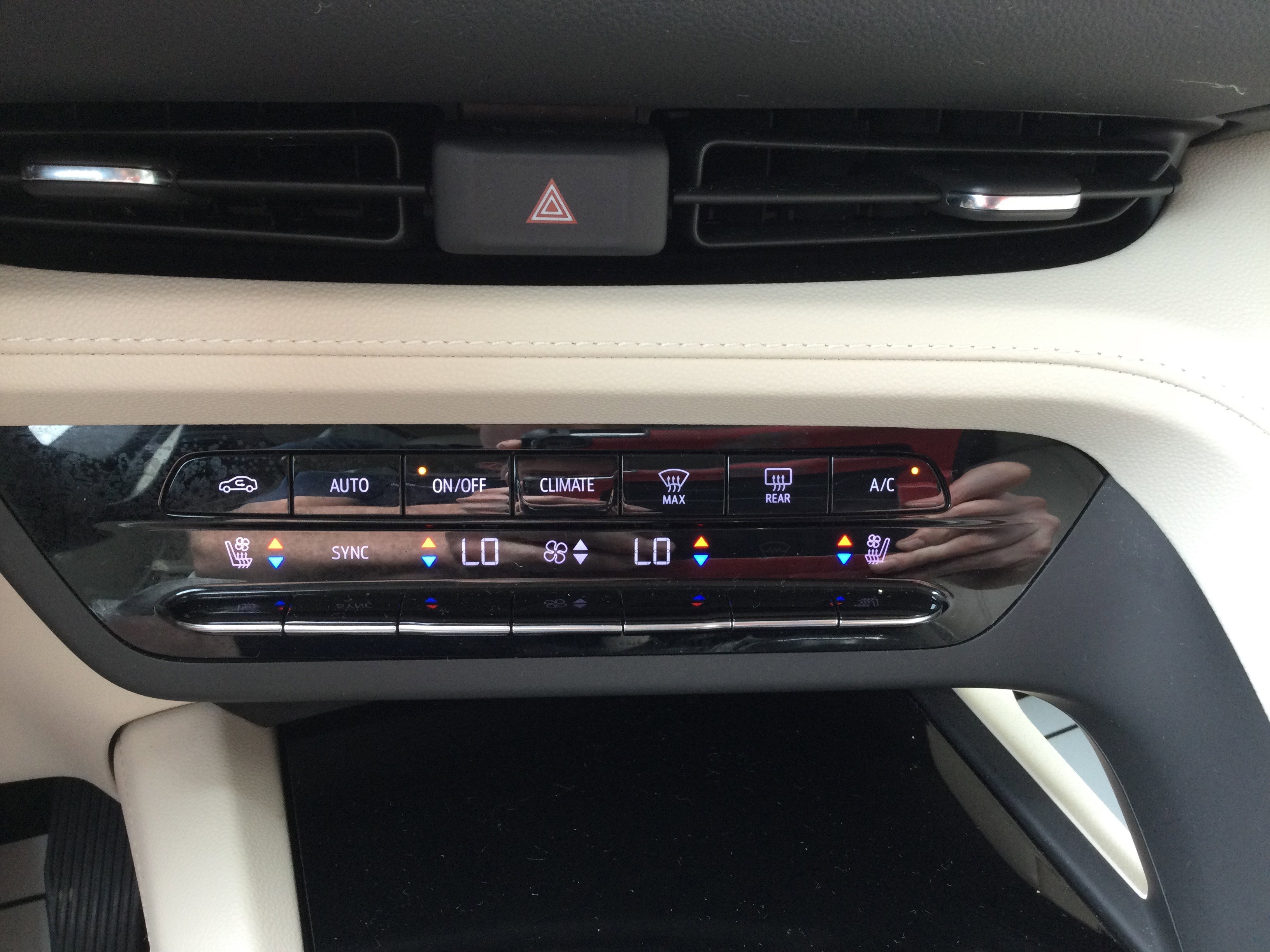Used 2023 Buick Envision Avenir AWD/4WD image 15