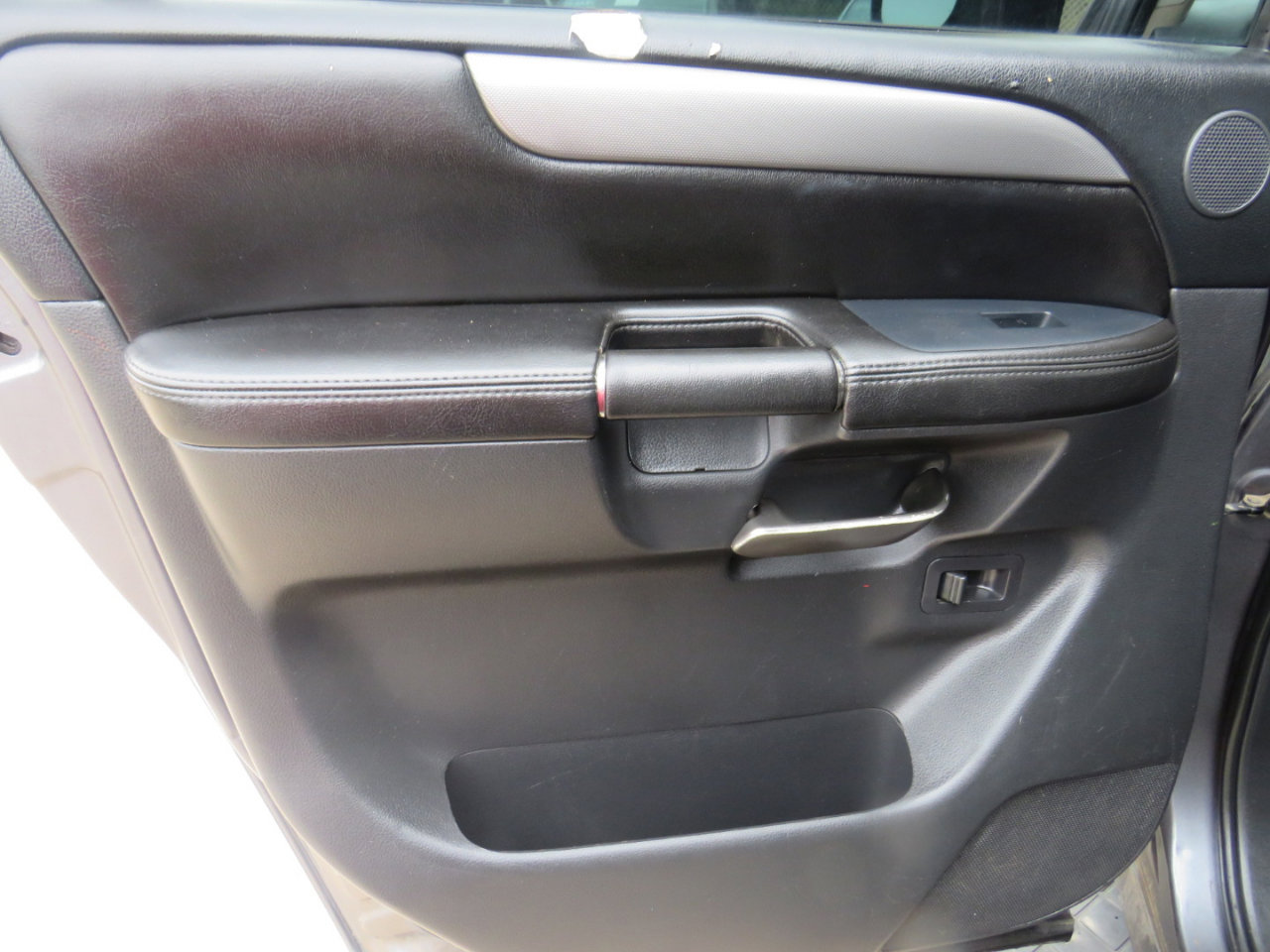 Used 2013 Nissan Armada SV image 19