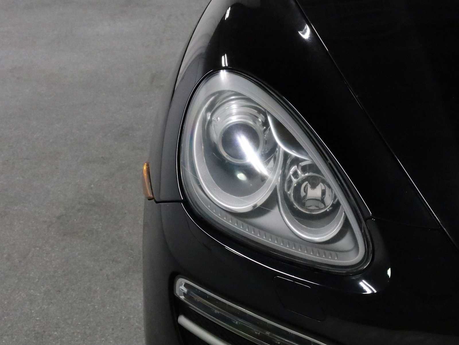 Used 2014 Porsche Cayenne Platinum Edition AWD/4WD image 15