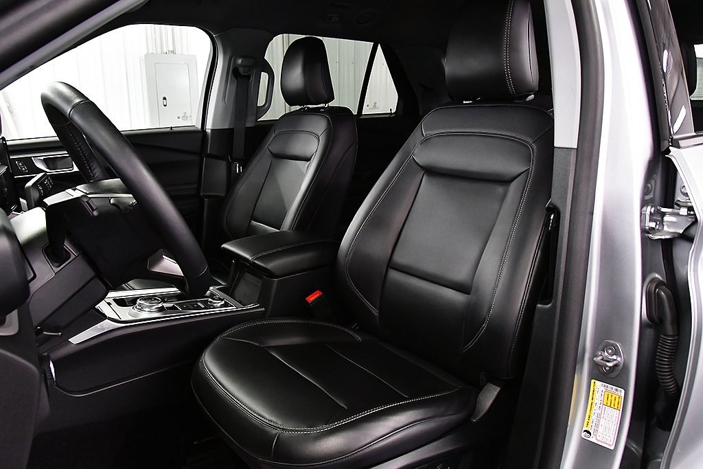 Used 2024 Ford Explorer XLT w/ Equipment Group 202A image 30