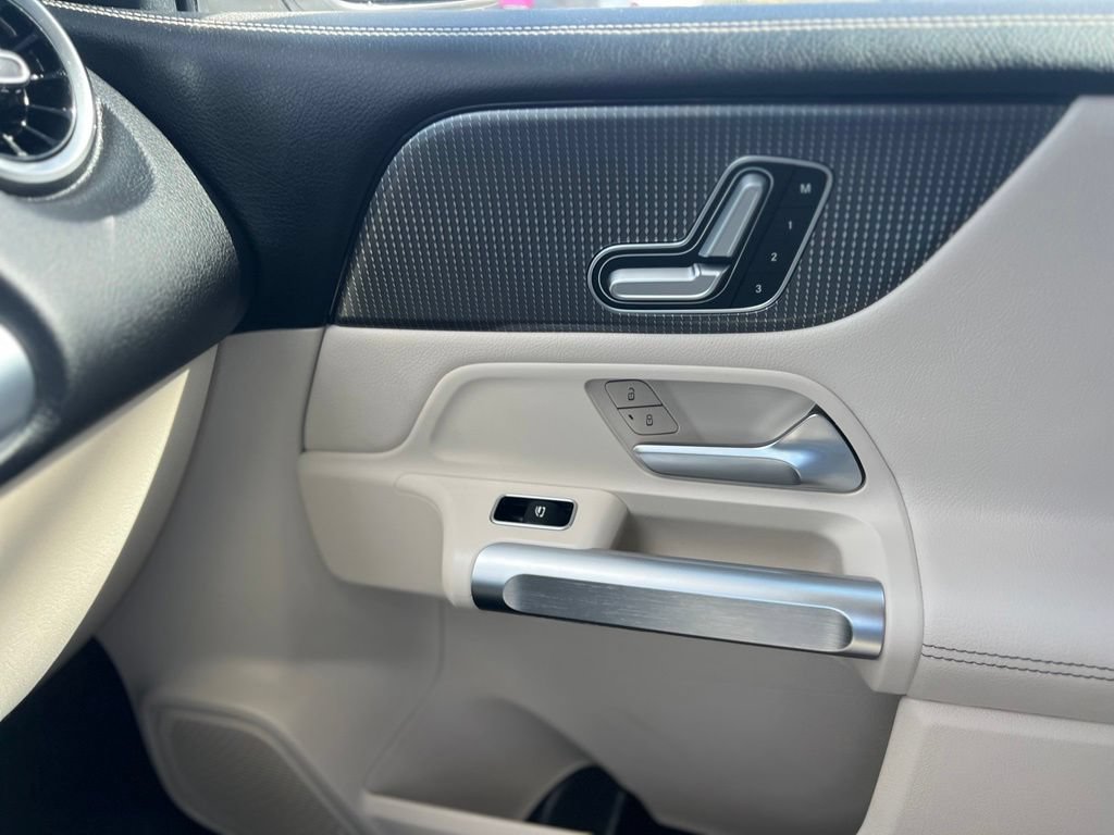 Used 2021 Mercedes-Benz GLB 250 image 16