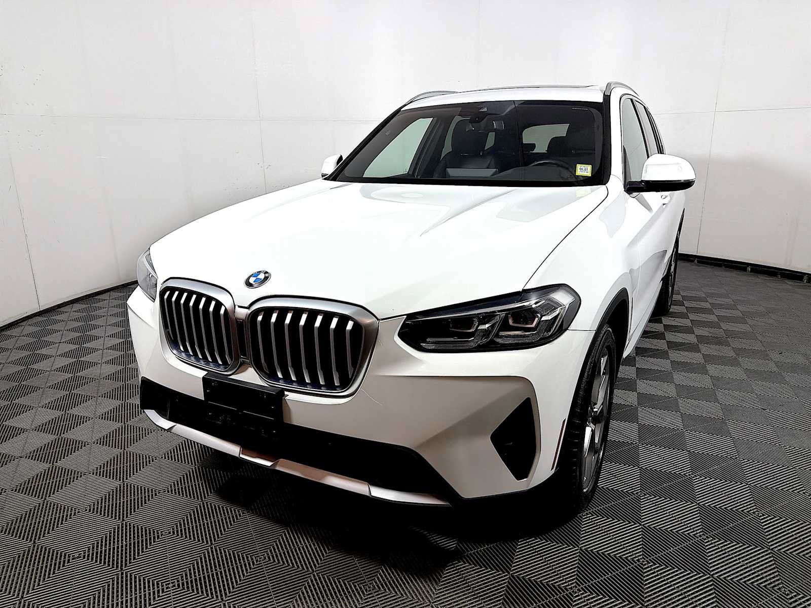Used 2023 BMW X3 xDrive30i w/ Premium Package AWD/4WD image 3