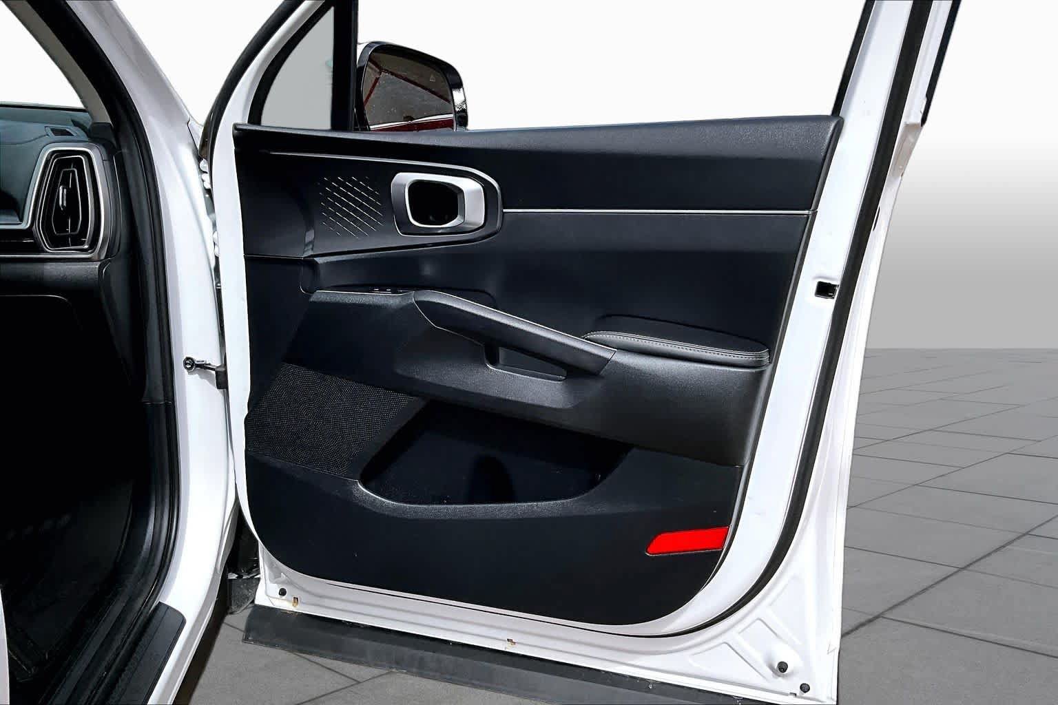 Certified 2025 Kia Sorento EX w/ Panoramic Sunroof Package FWD image 23