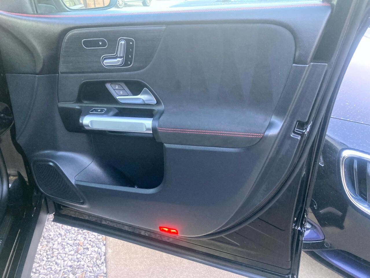 Used 2022 Mercedes-Benz GLB 250 4MATIC image 22