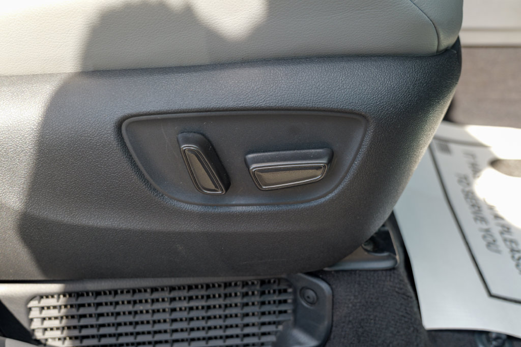 Used 2024 Toyota Sienna XLE w/ XLE Plus Package FWD image 37