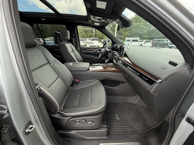 Used 2024 Cadillac Escalade Premium Luxury image 8
