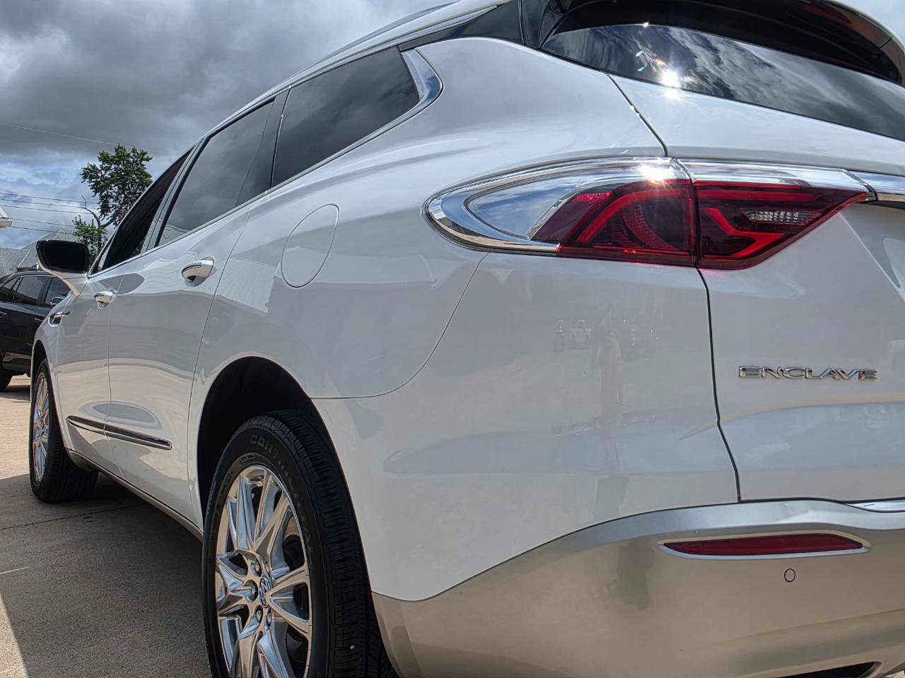 Used 2023 Buick Enclave Essence w/ Experience Buick Package FWD image 18
