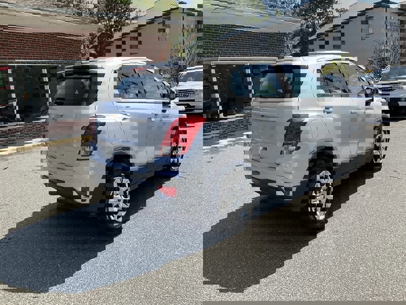 Used 2018 Chevrolet Trax LS image 5
