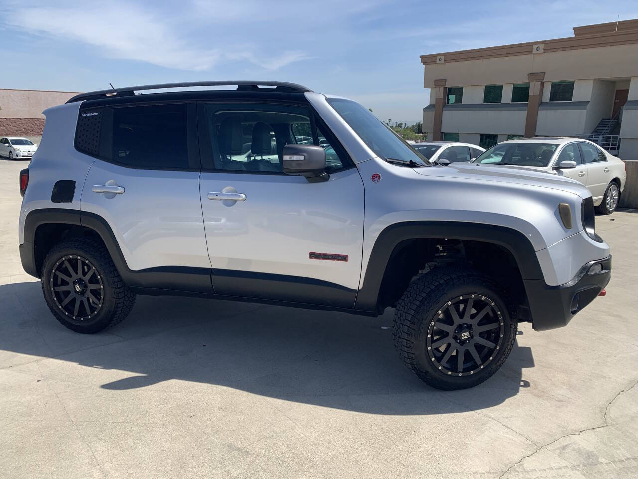 Used 2015 Jeep Renegade Trailhawk w/ Premium Leather Group AWD/4WD image 9