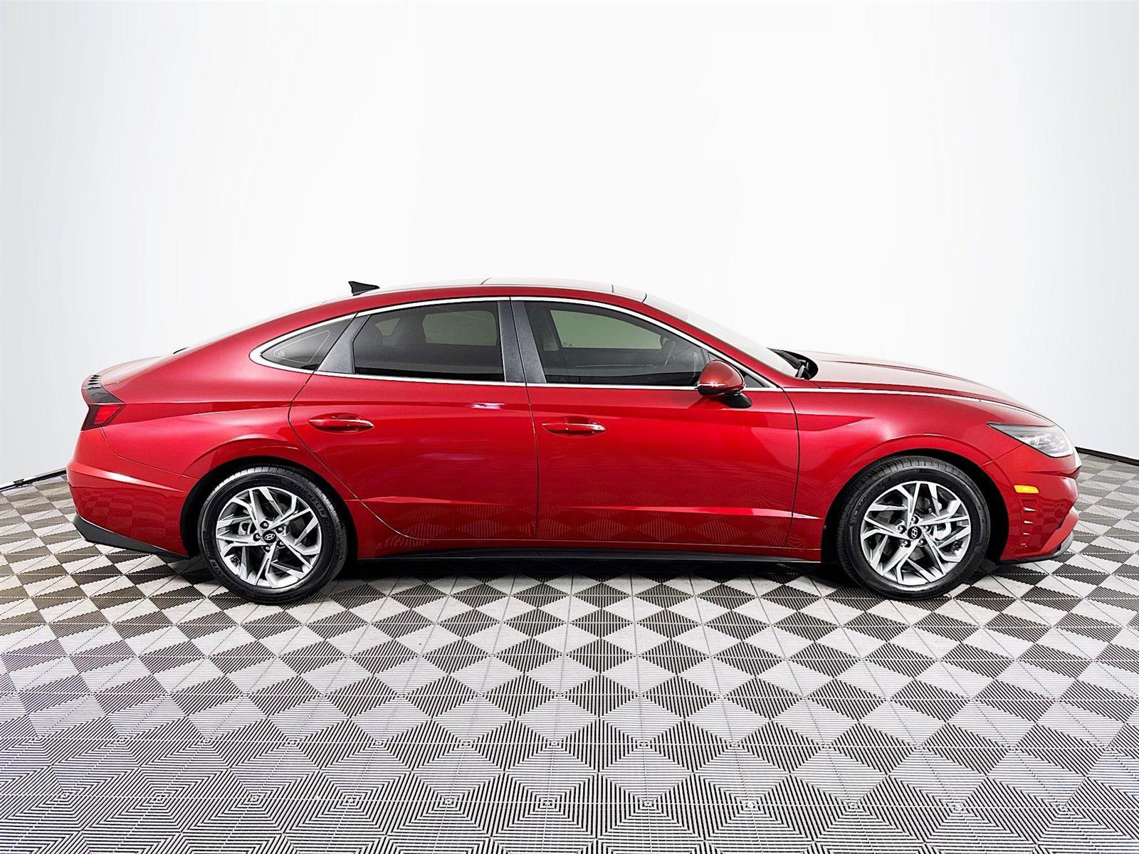 Certified 2023 Hyundai Sonata SEL w/ Convenience Package image 4