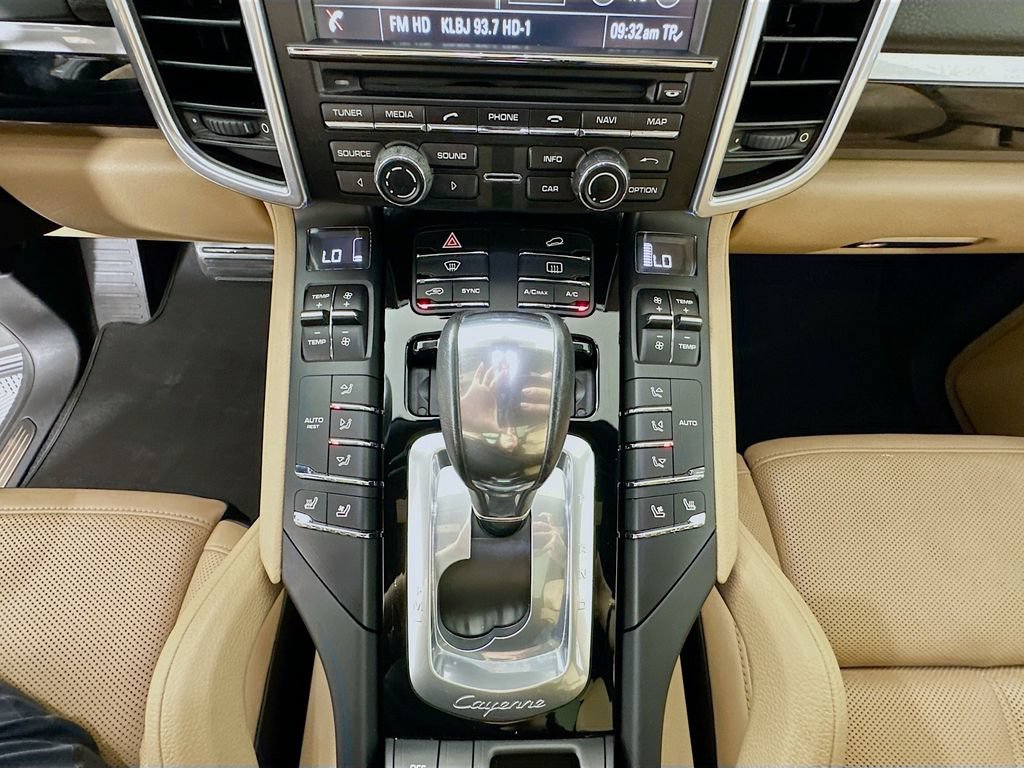 Used 2016 Porsche Cayenne AWD/4WD image 16