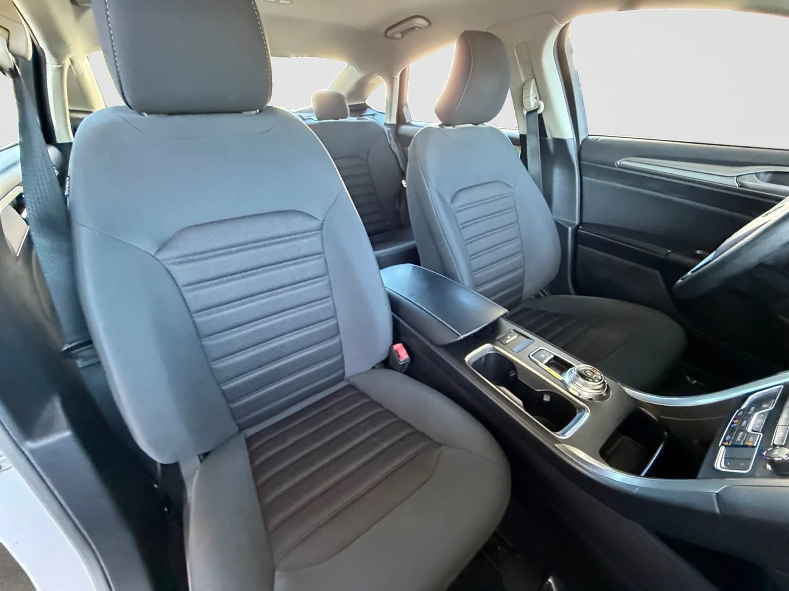 Used 2019 Ford Fusion SE FWD image 21