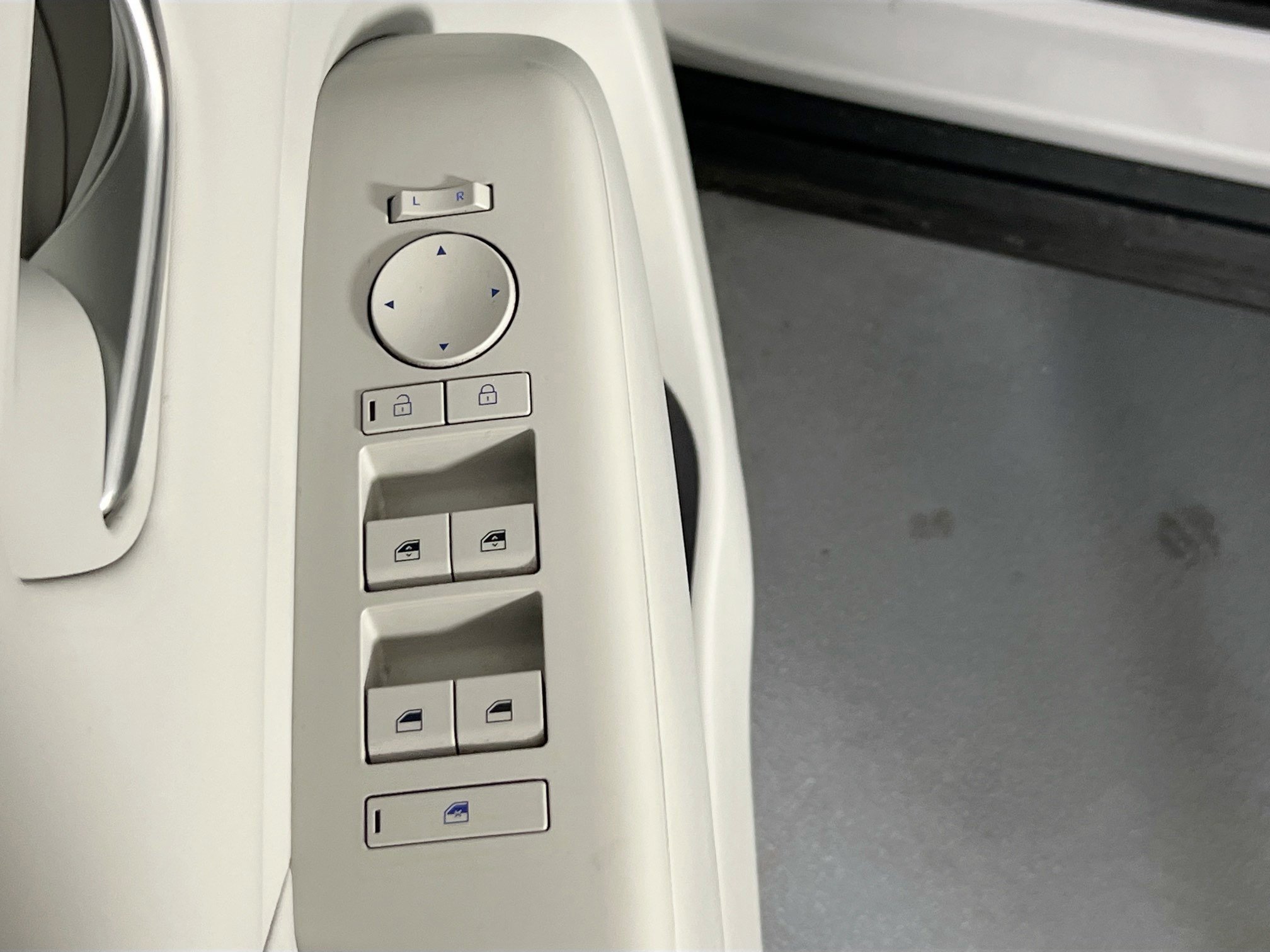 Used 2024 Hyundai Kona Limited image 18