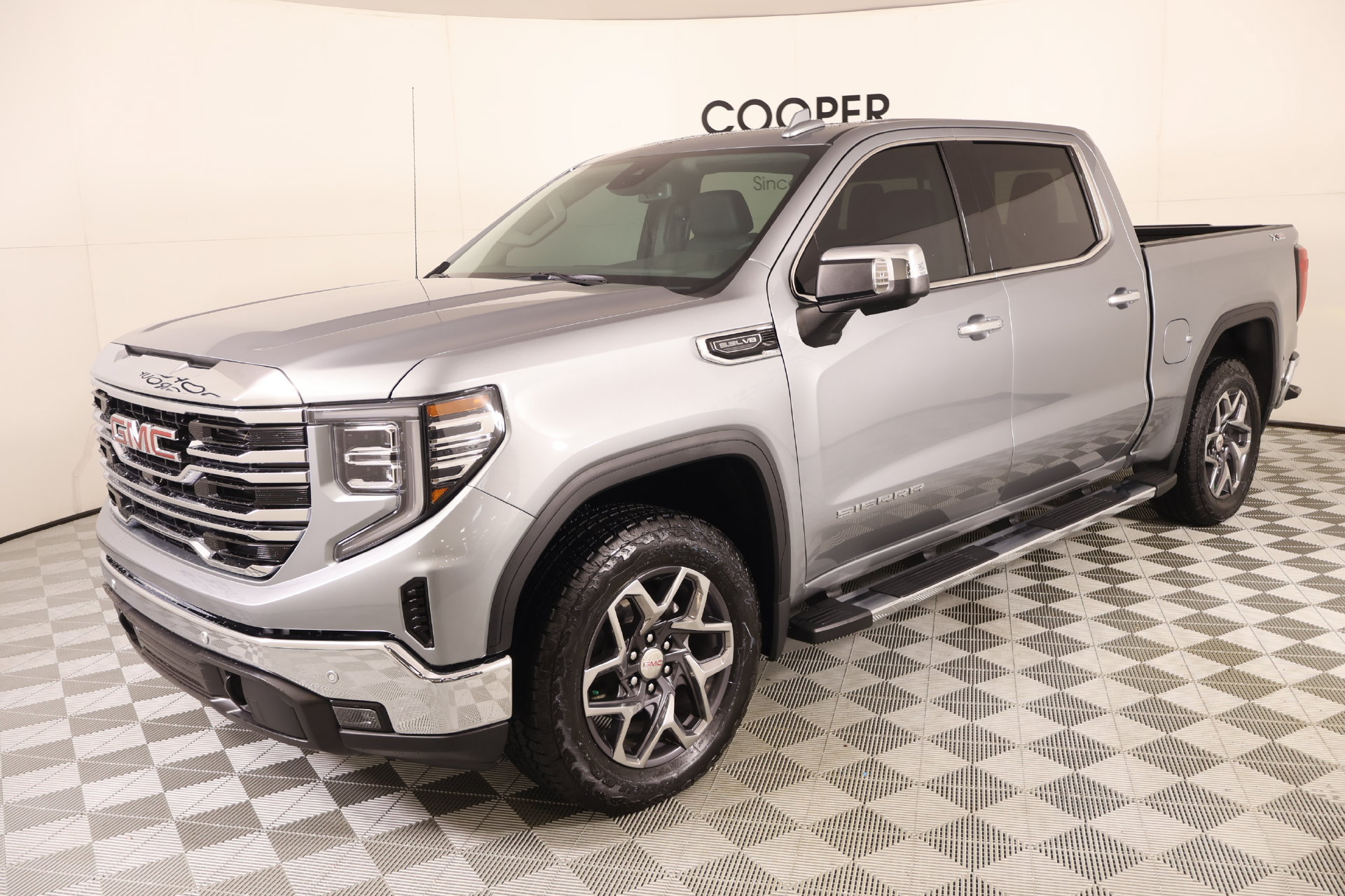 Used 2025 GMC Sierra 1500 SLT w/ SLT Premium Plus Package AWD/4WD image 11