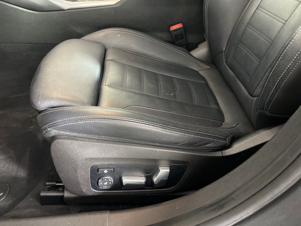 Used 2021 BMW 330i xDrive Sedan w/ Premium Package image 16