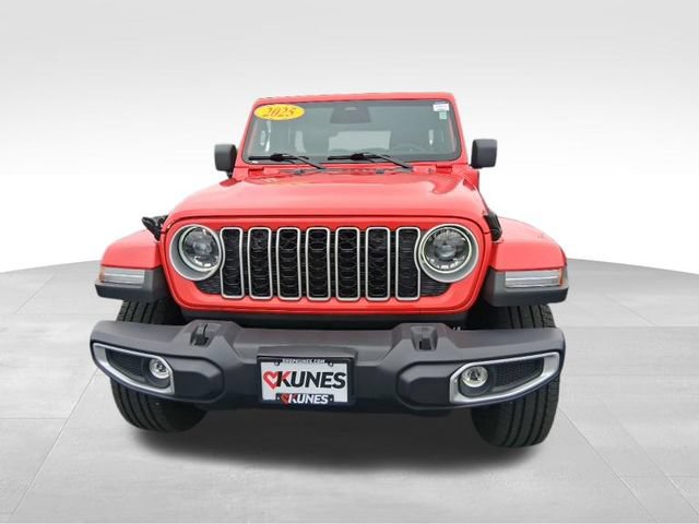 Used 2025 Jeep Wrangler Unlimited Sahara w/ Safety Group AWD/4WD image 4