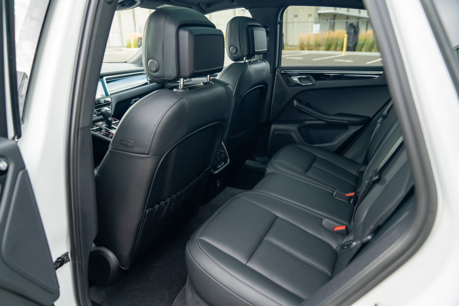Certified 2023 Porsche Macan Turbo AWD/4WD image 22