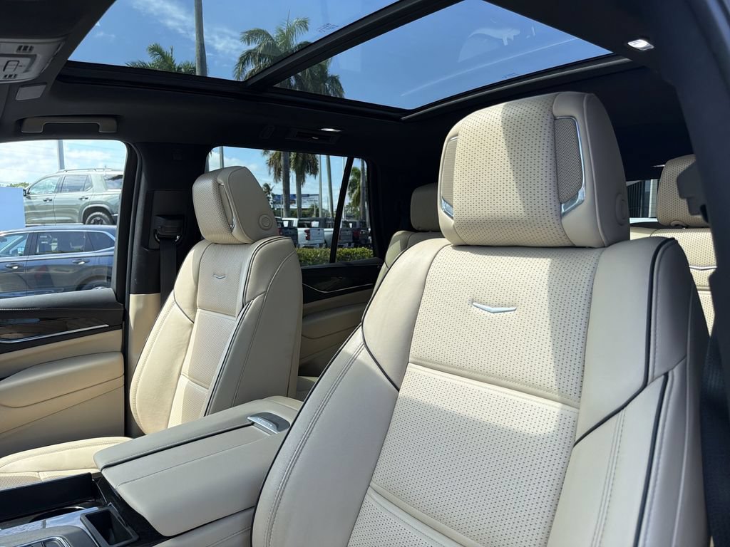 Used 2024 Cadillac Escalade Premium Luxury AWD/4WD image 20