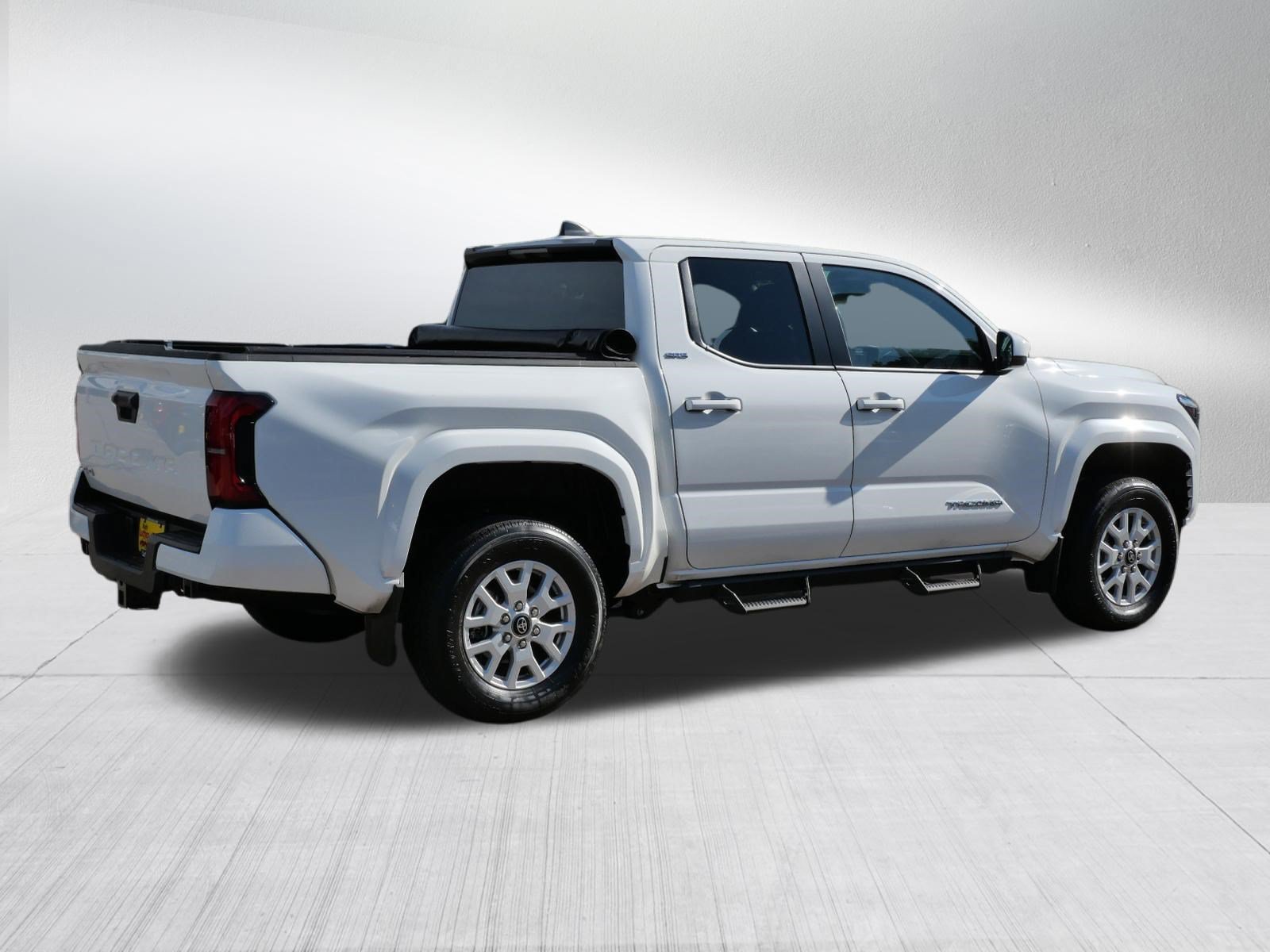 Certified 2024 Toyota Tacoma SR5 AWD/4WD image 8