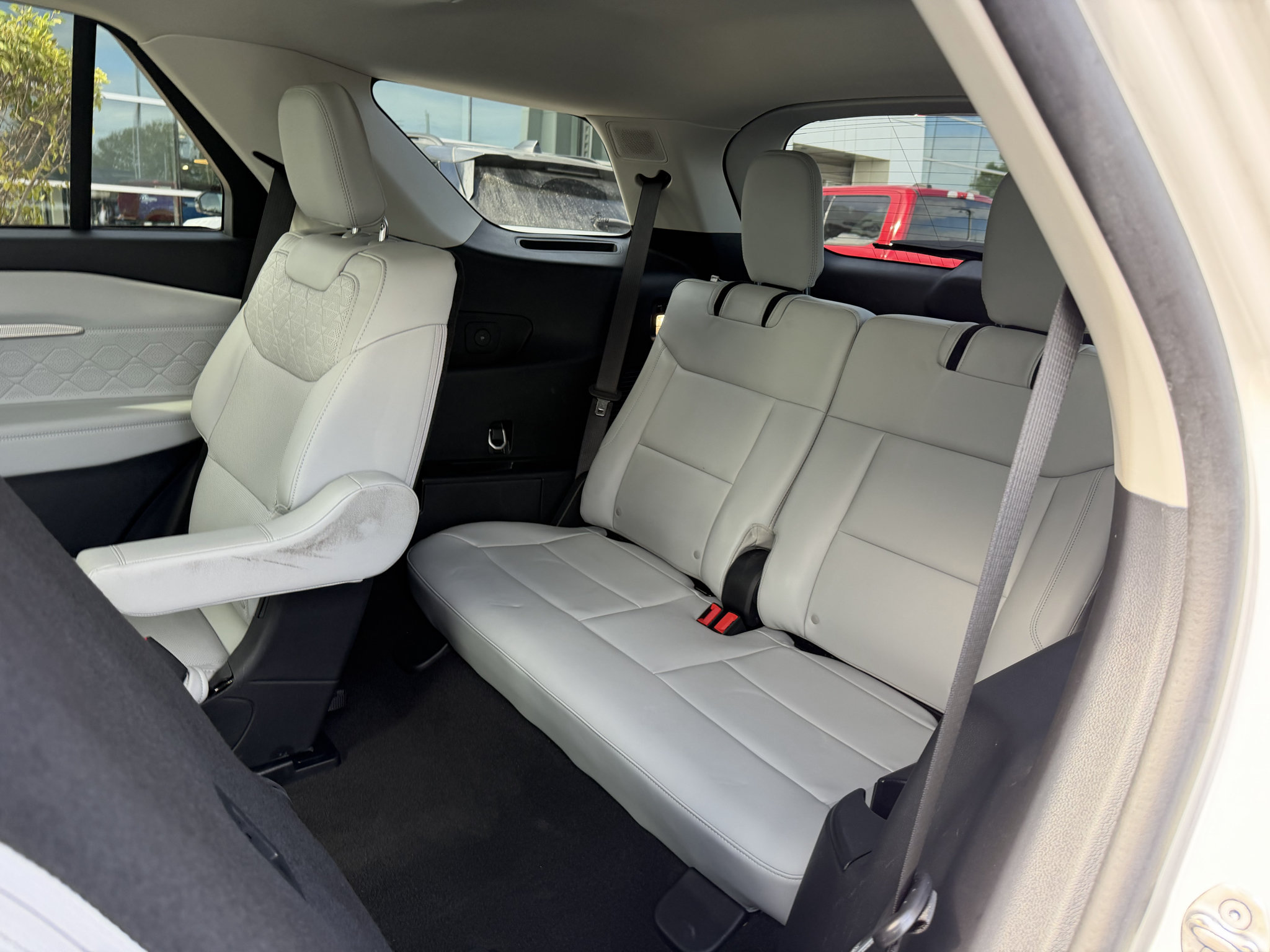 Used 2025 Ford Explorer Platinum w/ Ultimate Package AWD/4WD image 22