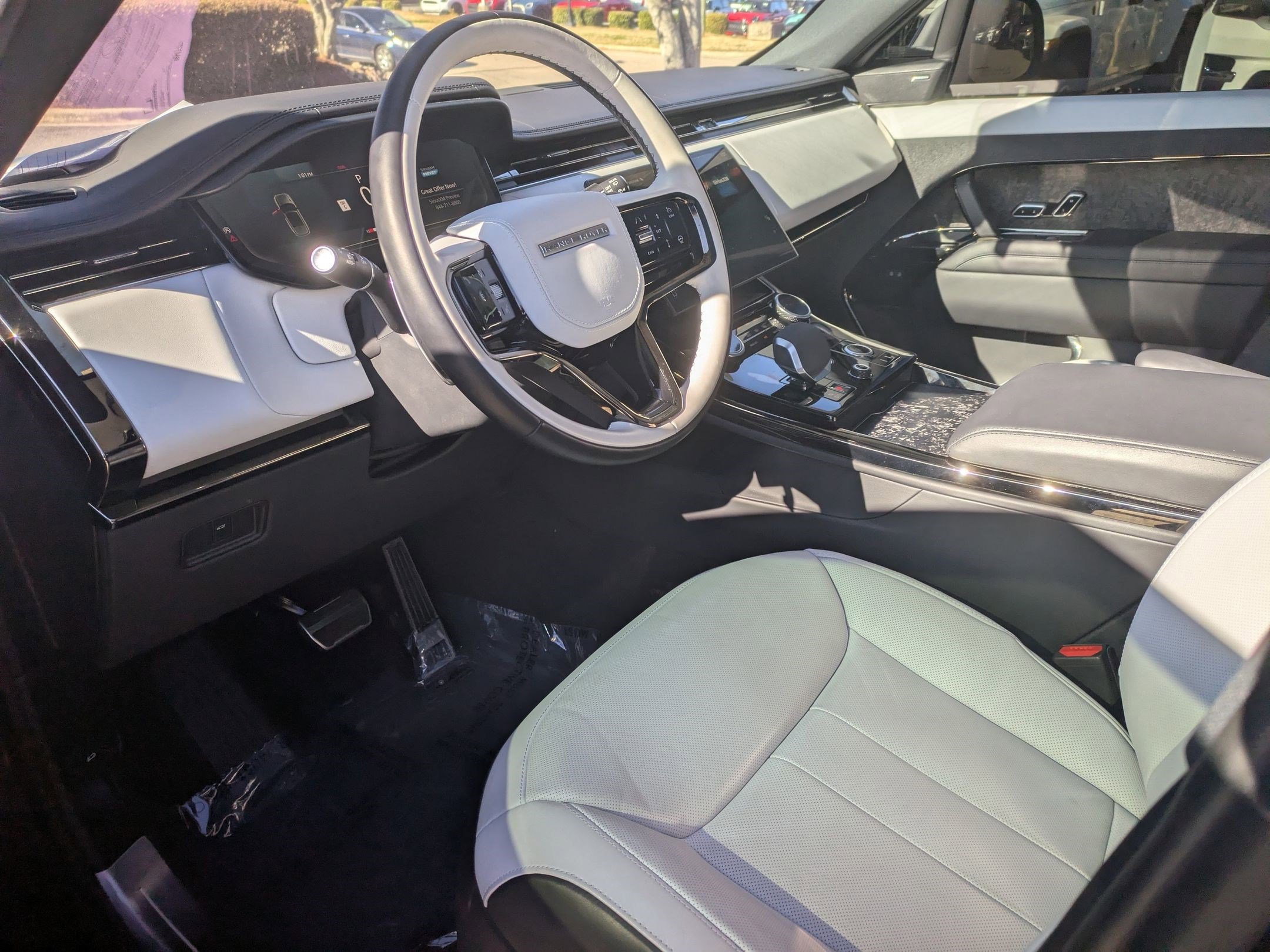 Used 2023 Land Rover Range Rover Sport SE Dynamic image 9