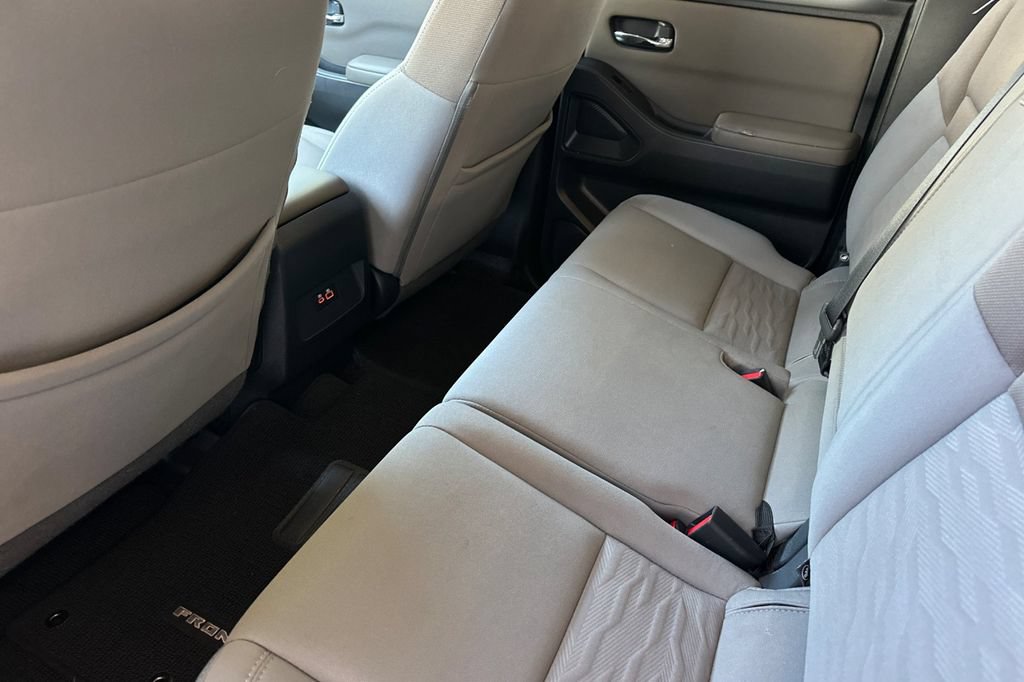 Used 2022 Nissan Frontier SV w/ Technology Package RWD image 12