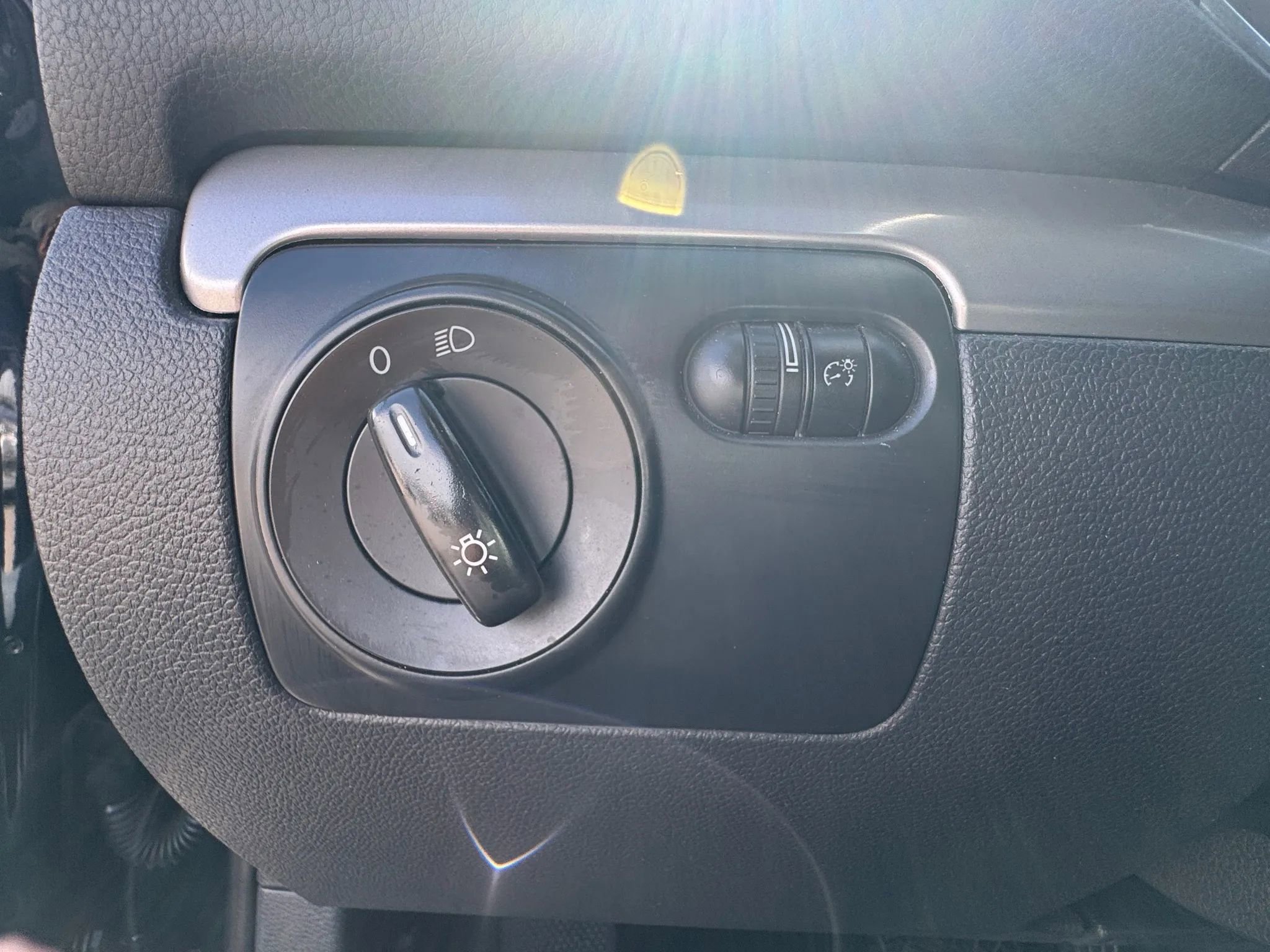 Used 2011 Volkswagen Golf 4-Door image 21