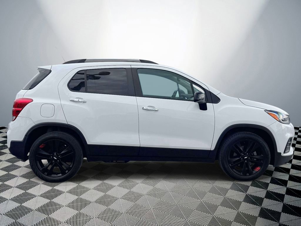 Used 2019 Chevrolet Trax LT w/ Sun & Sound Package FWD image 6
