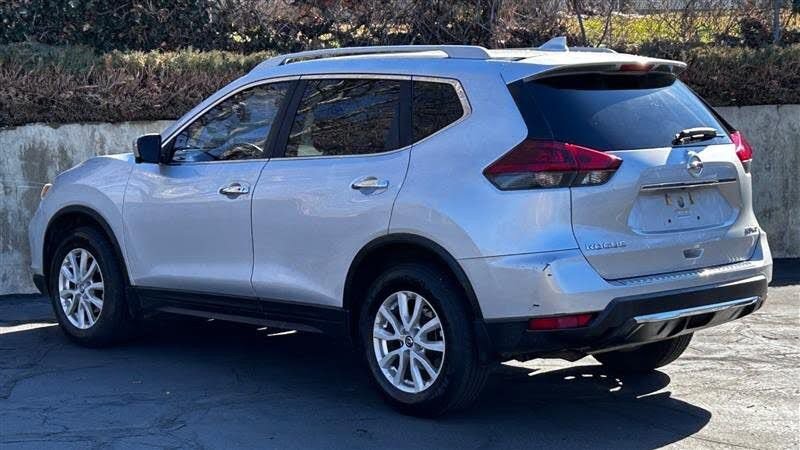 Used 2018 Nissan Rogue SV w/ Sun & Sound Touring Package image 3
