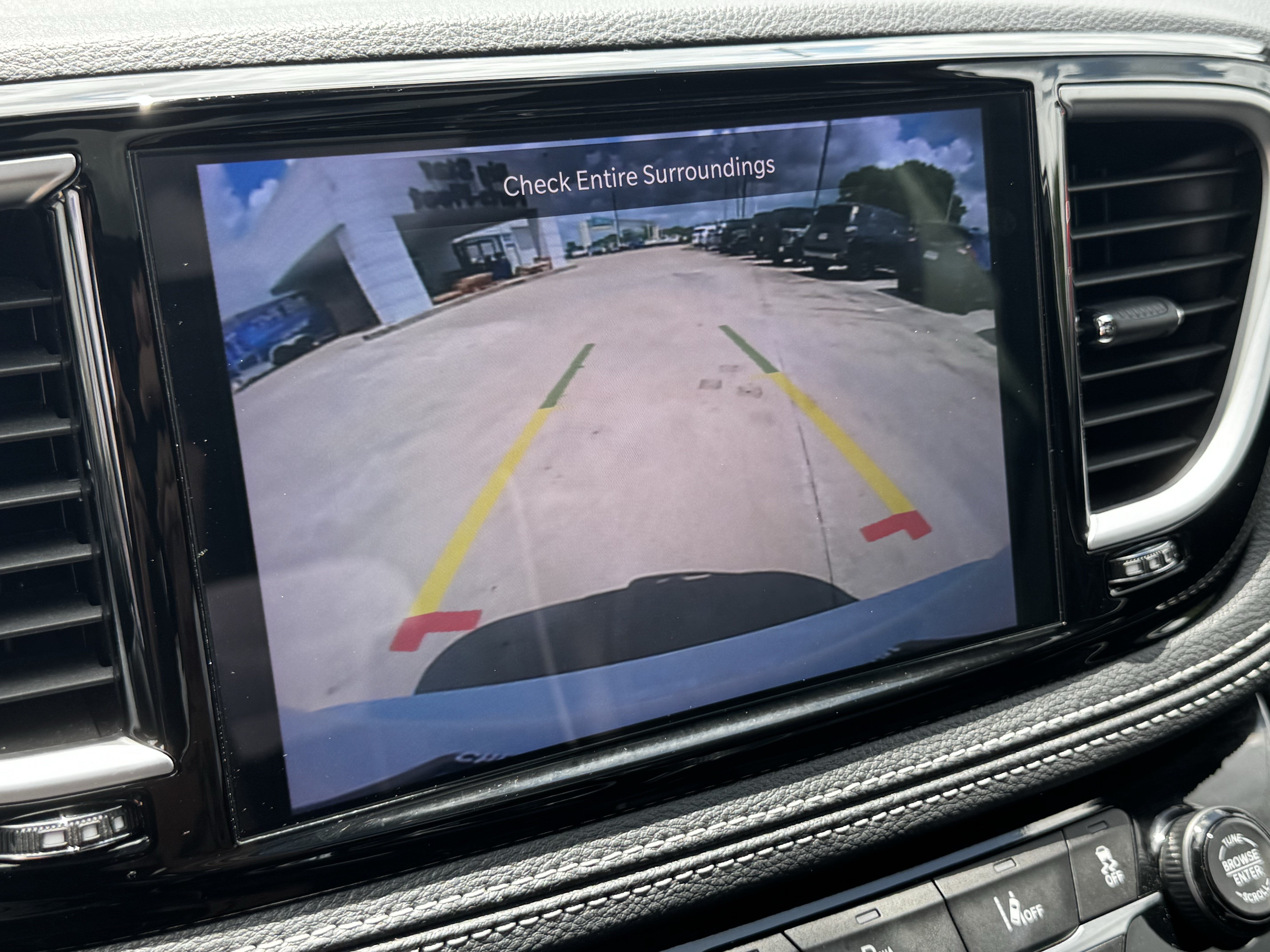 Used 2025 Chrysler Pacifica Limited FWD image 19