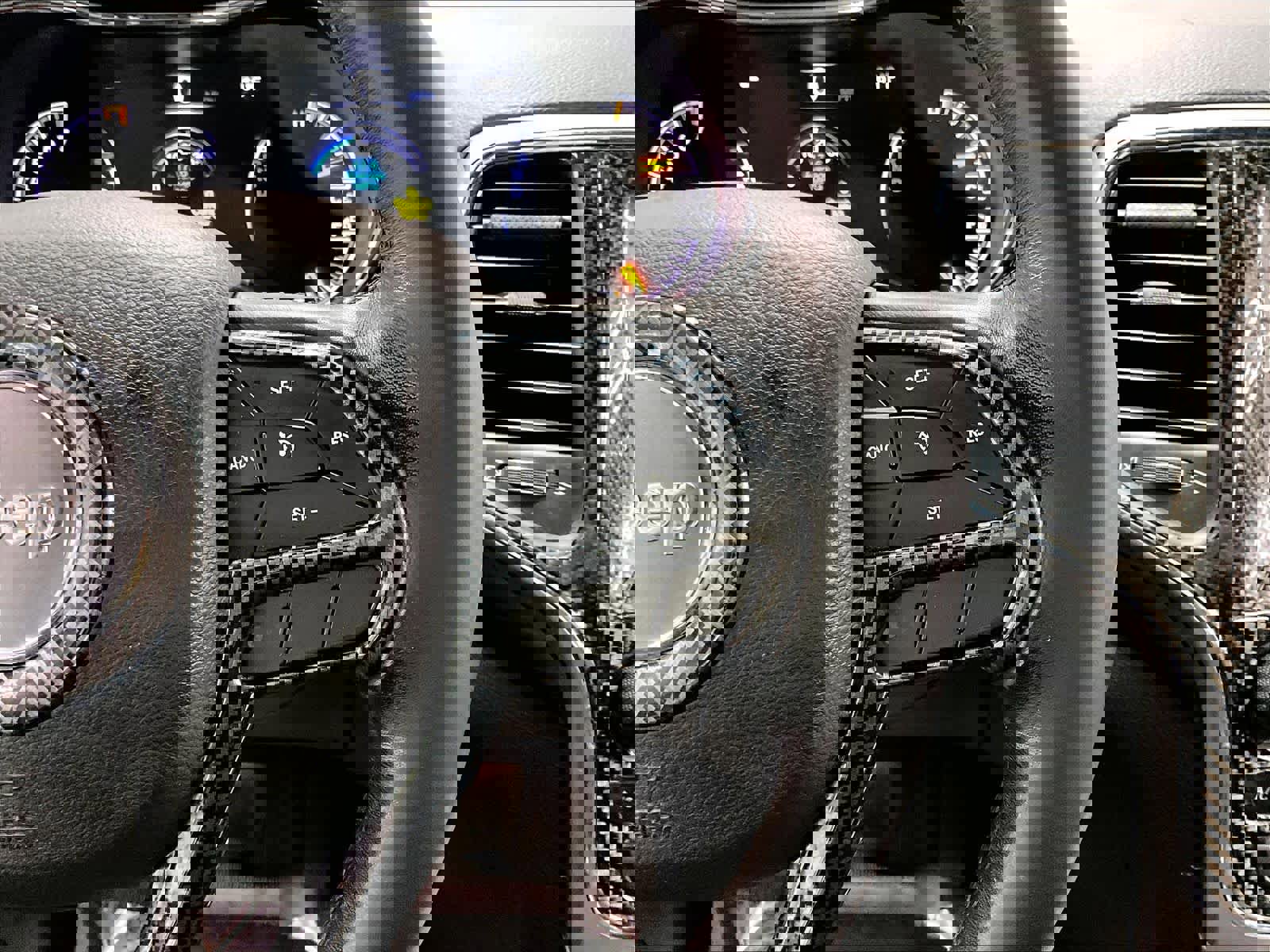 Used 2021 Jeep Grand Cherokee Laredo AWD/4WD image 21