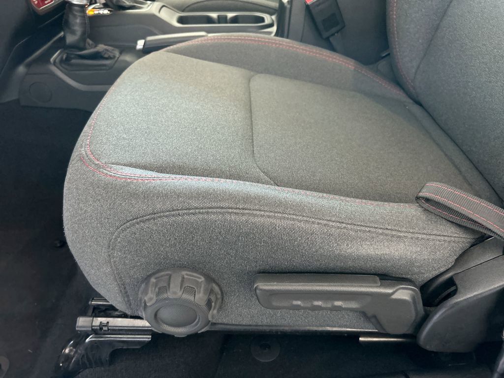 Used 2025 Jeep Wrangler Unlimited Rubicon AWD/4WD image 13