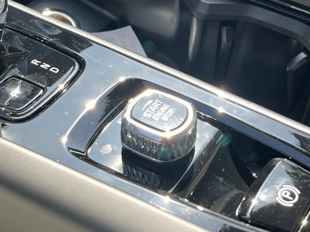 New 2026 Volvo XC60 B5 Plus w/ Protection Package Premier image 28