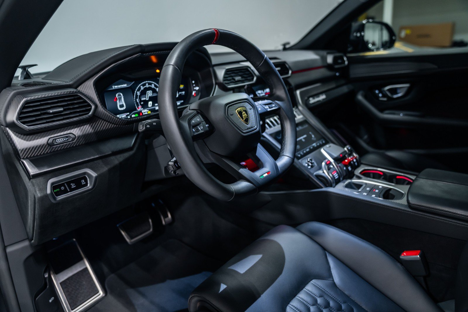 Used 2024 Lamborghini Urus Performante AWD/4WD image 10