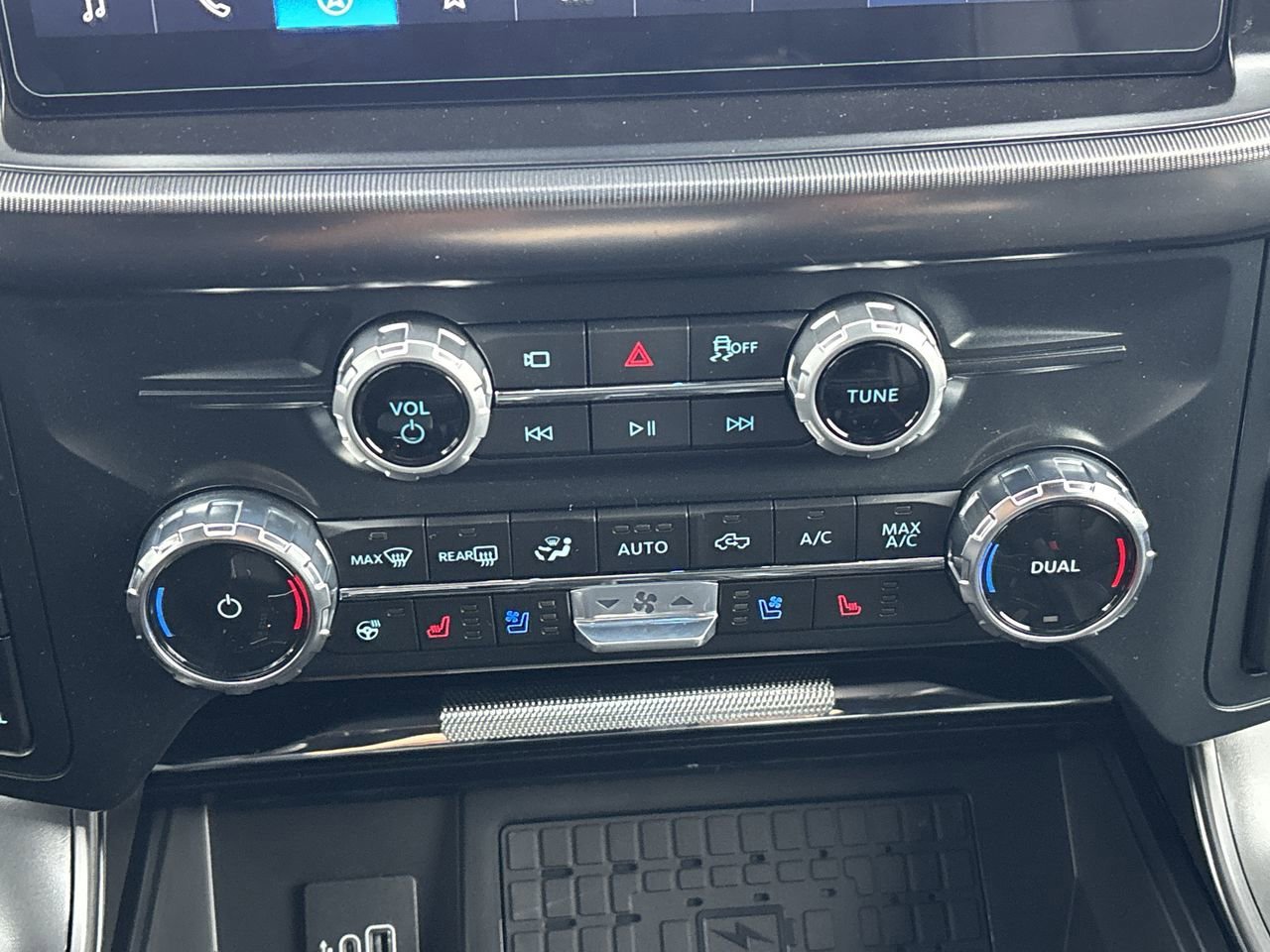 New 2025 Ford F150 Lariat w/ Equipment Group 502A High image 27