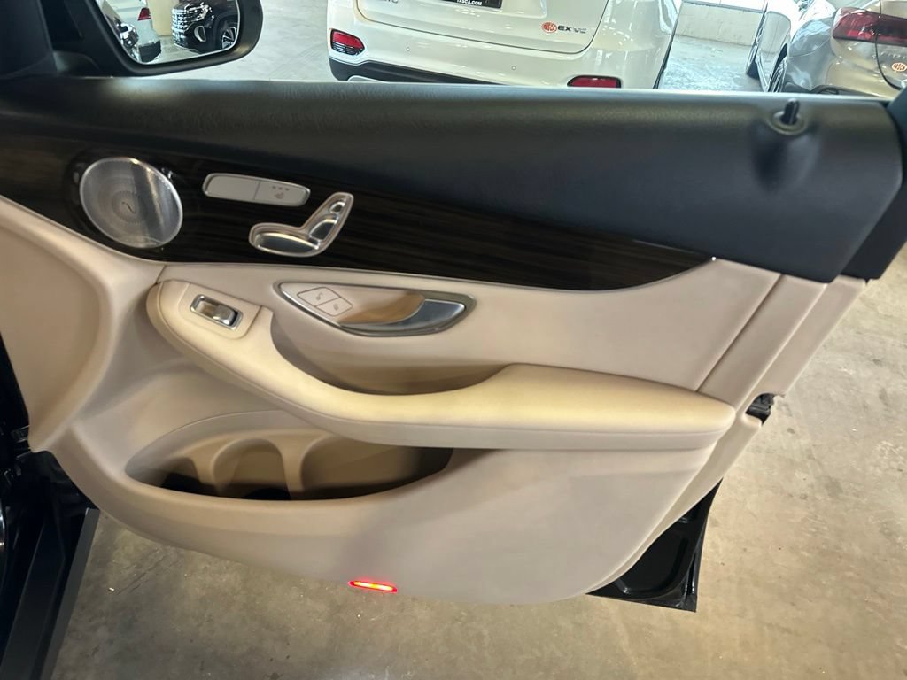 Used 2018 Mercedes-Benz GLC 300 4MATIC image 32