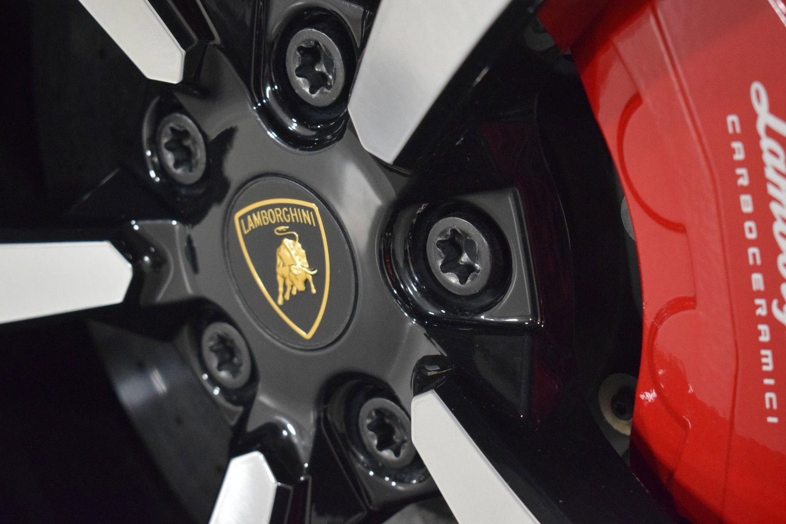 Used 2019 Lamborghini Urus AWD/4WD image 16