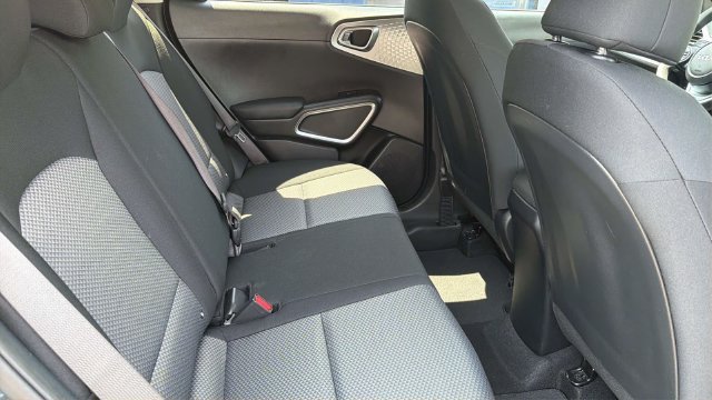 Used 2025 Kia Soul LX w/ LX Technology Package FWD image 13