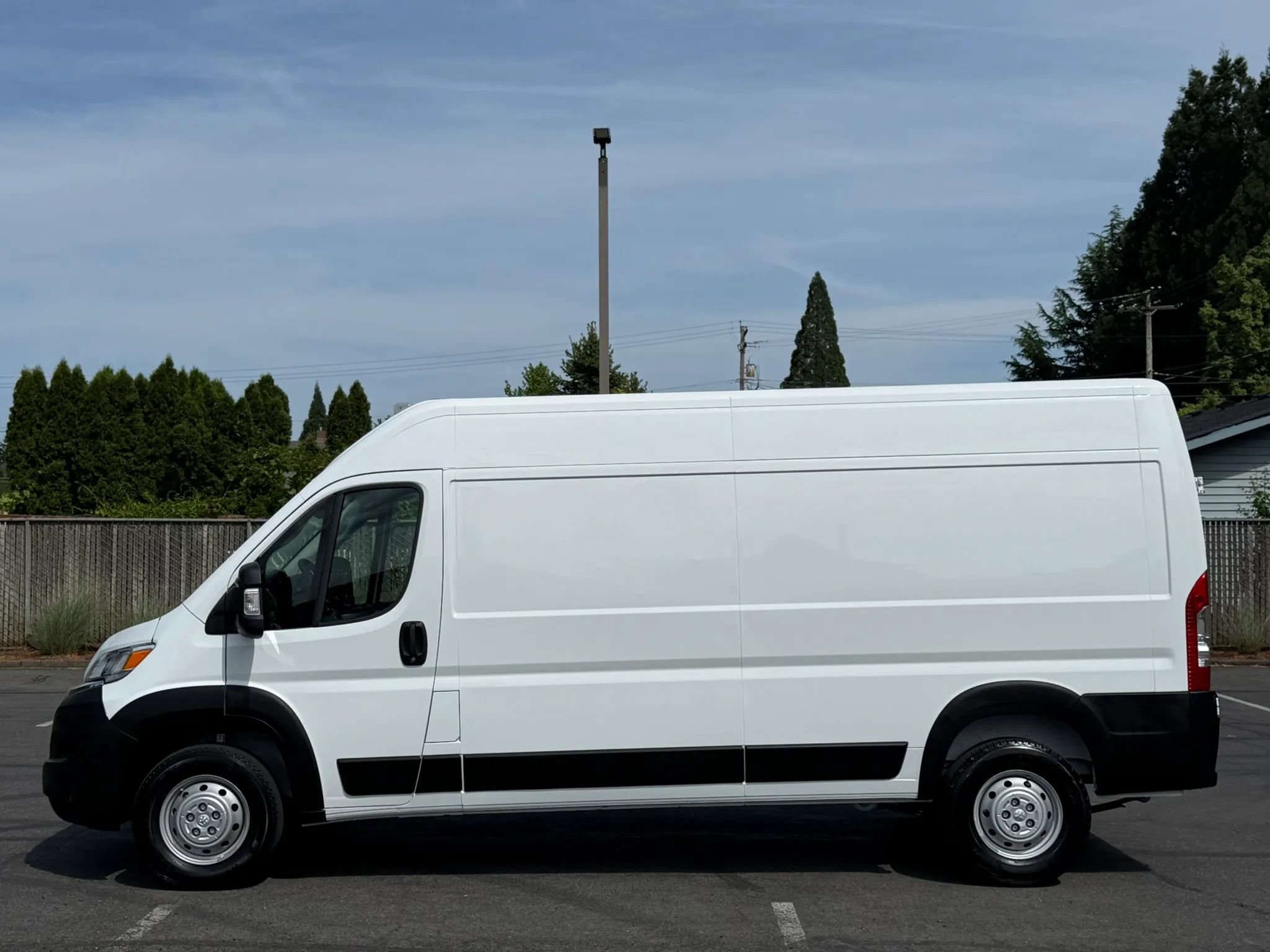 Used 2023 RAM ProMaster 2500 FWD image 2