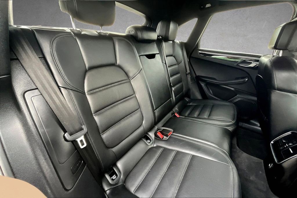 Used 2018 Porsche Macan AWD/4WD image 26