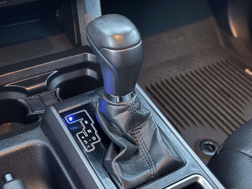 Used 2020 Toyota Tacoma TRD Sport w/ TRD Premium Sport Package AWD/4WD image 29