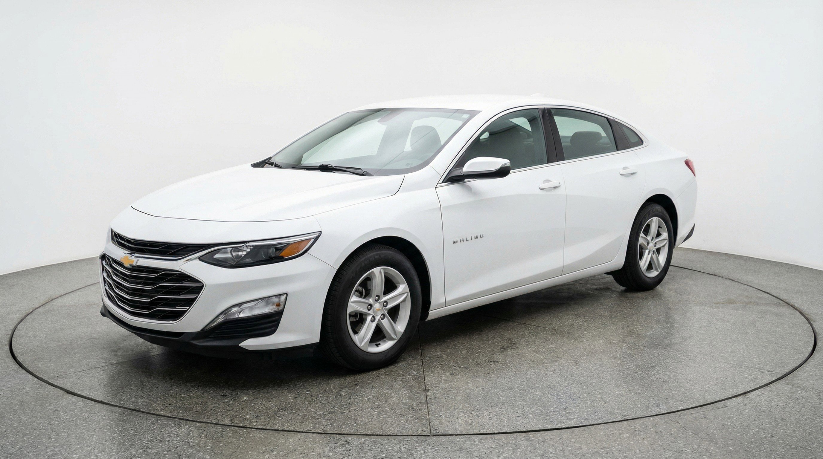 Used 2024 Chevrolet Malibu LT image 3