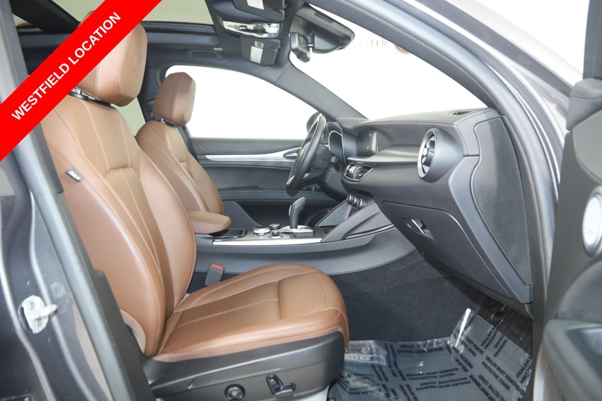 Used 2024 Alfa Romeo Stelvio Ti AWD/4WD image 14